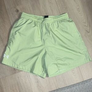 NWT Men’s Under Armour UA Woven Volley Medium Green Shorts